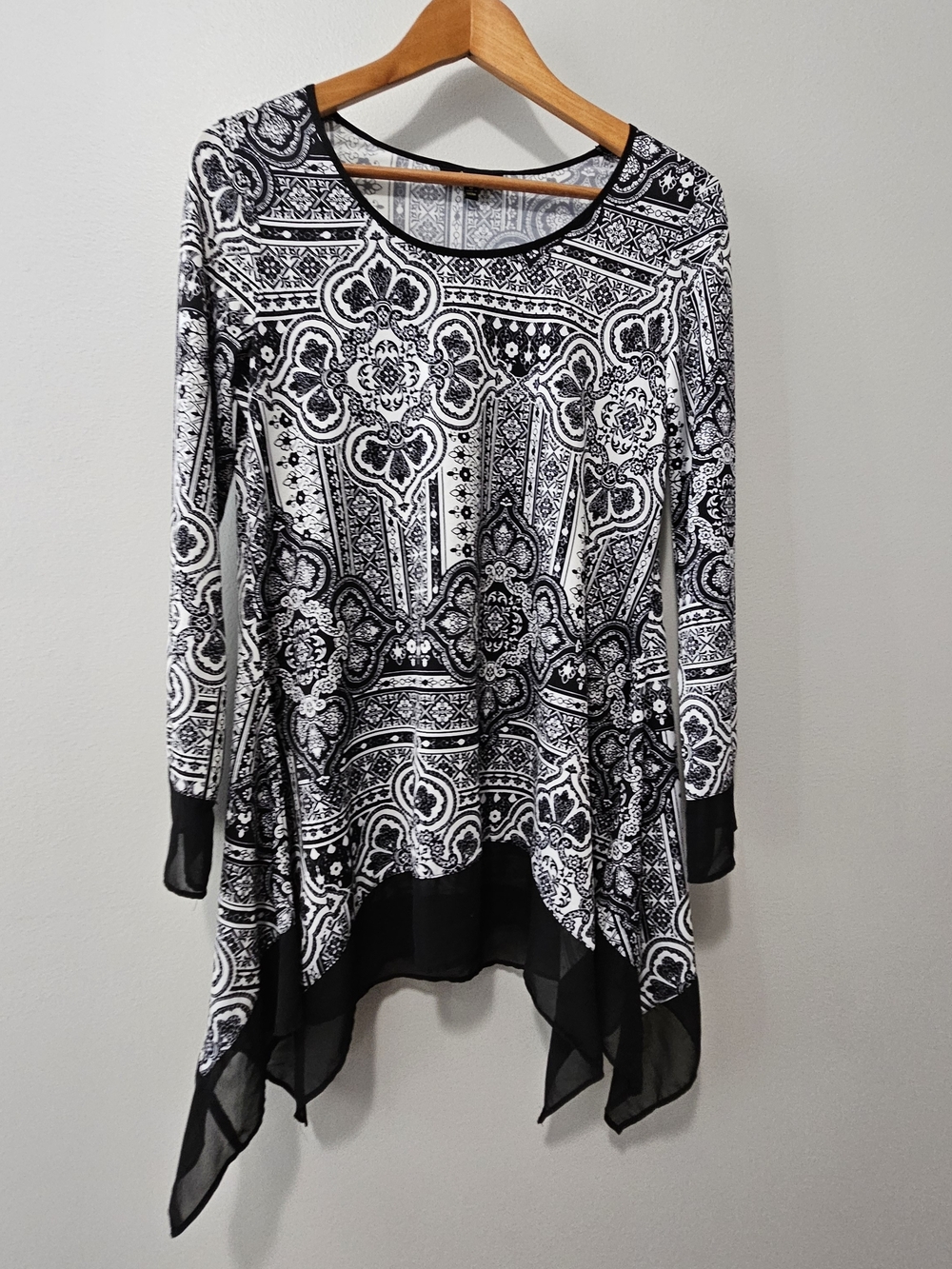 Melissa Paige Black & White Paisley Handkerchief Hem Top